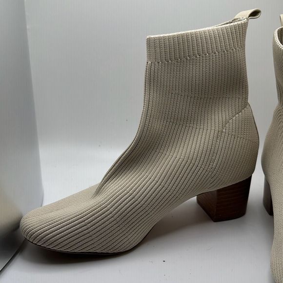 CUSHIONAIRE Women's Neely Stretch bootie +Memory Foam 7.5 IVORY - Picture 7 of 7